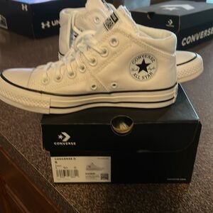 NIB Women’s Converse Madison Size 6